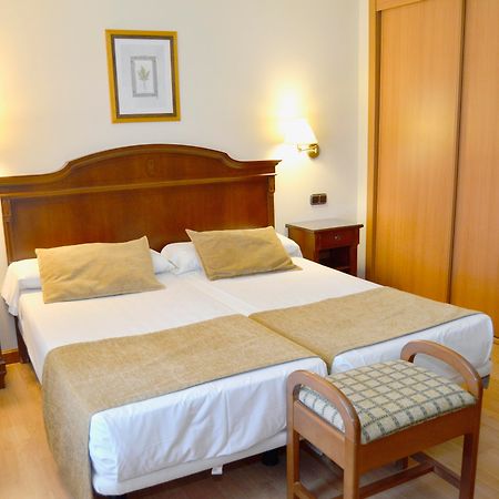 Hotel Lasa Sport Valladolid Bagian luar foto