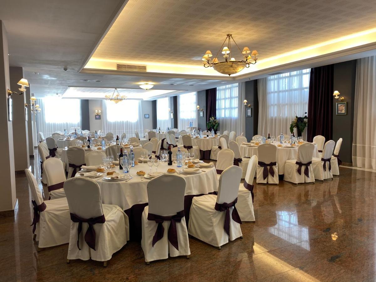 Hotel Lasa Sport Valladolid Bagian luar foto