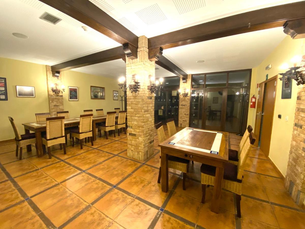 Hotel Lasa Sport Valladolid Bagian luar foto