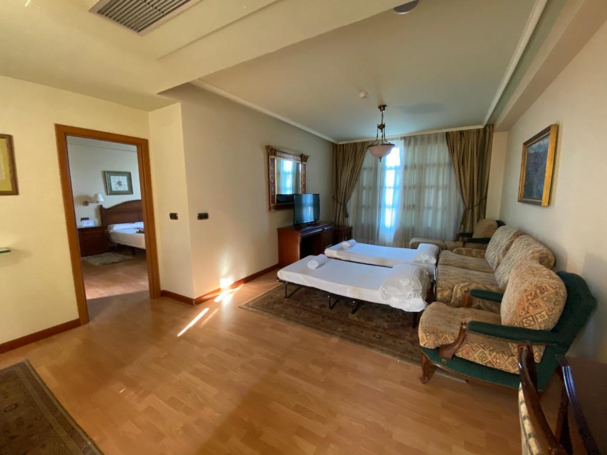 Hotel Lasa Sport Valladolid Bagian luar foto