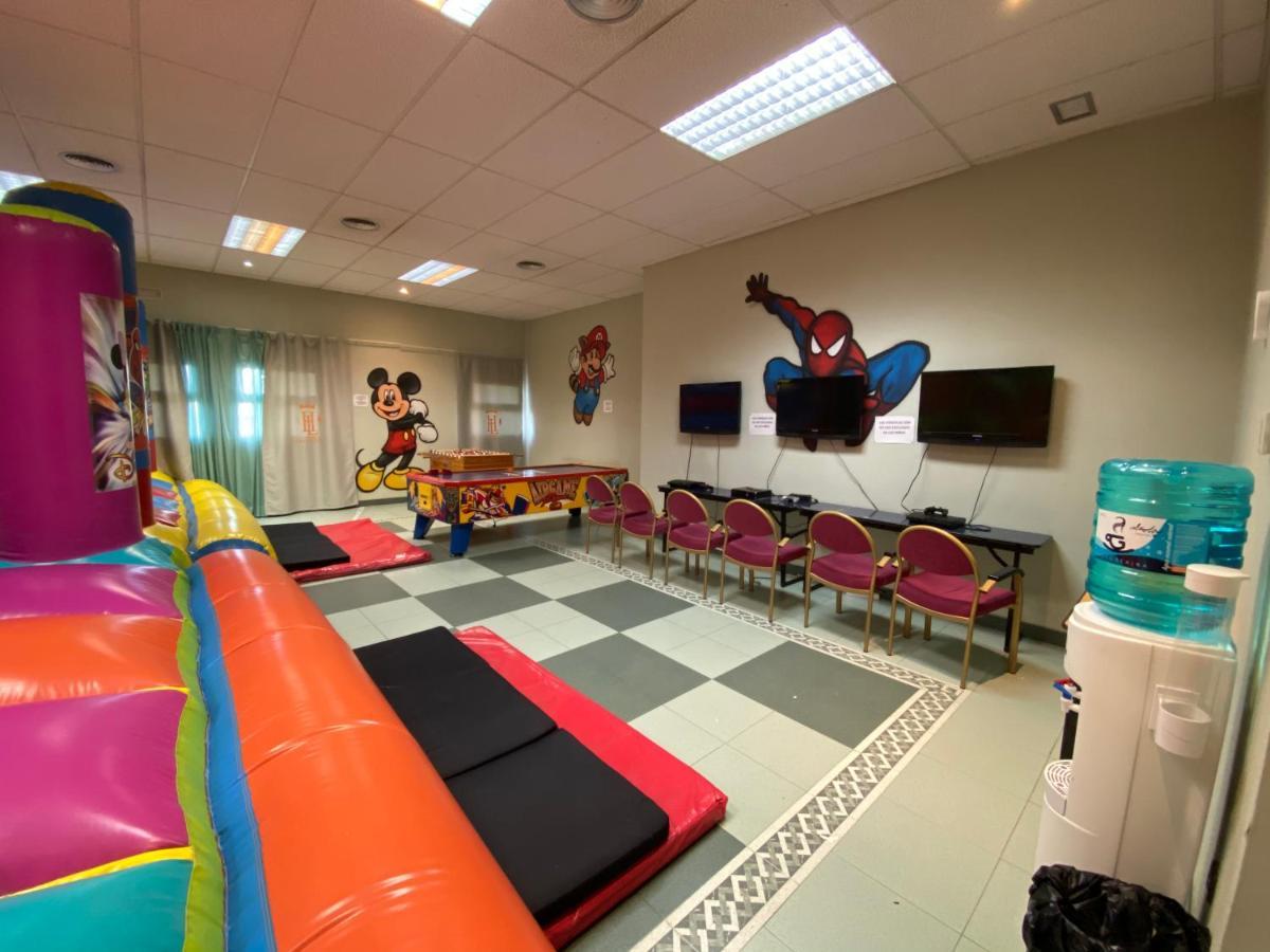 Hotel Lasa Sport Valladolid Bagian luar foto