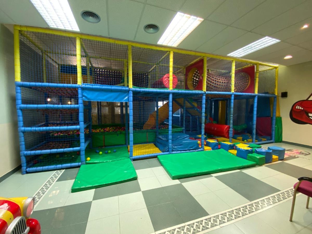 Hotel Lasa Sport Valladolid Bagian luar foto