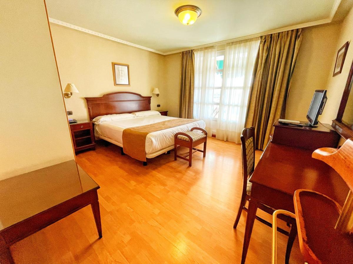 Hotel Lasa Sport Valladolid Bagian luar foto