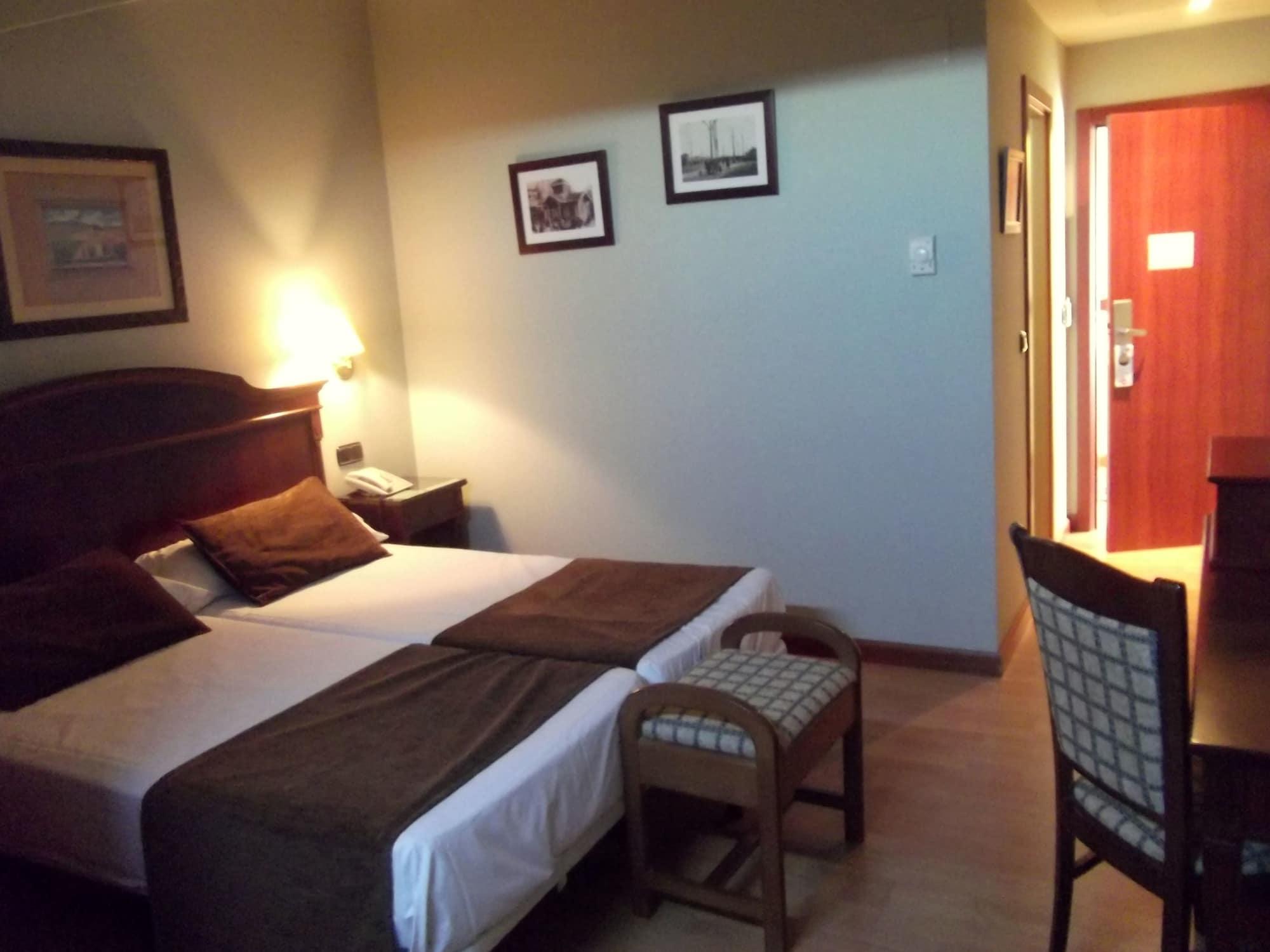 Hotel Lasa Sport Valladolid Bagian luar foto