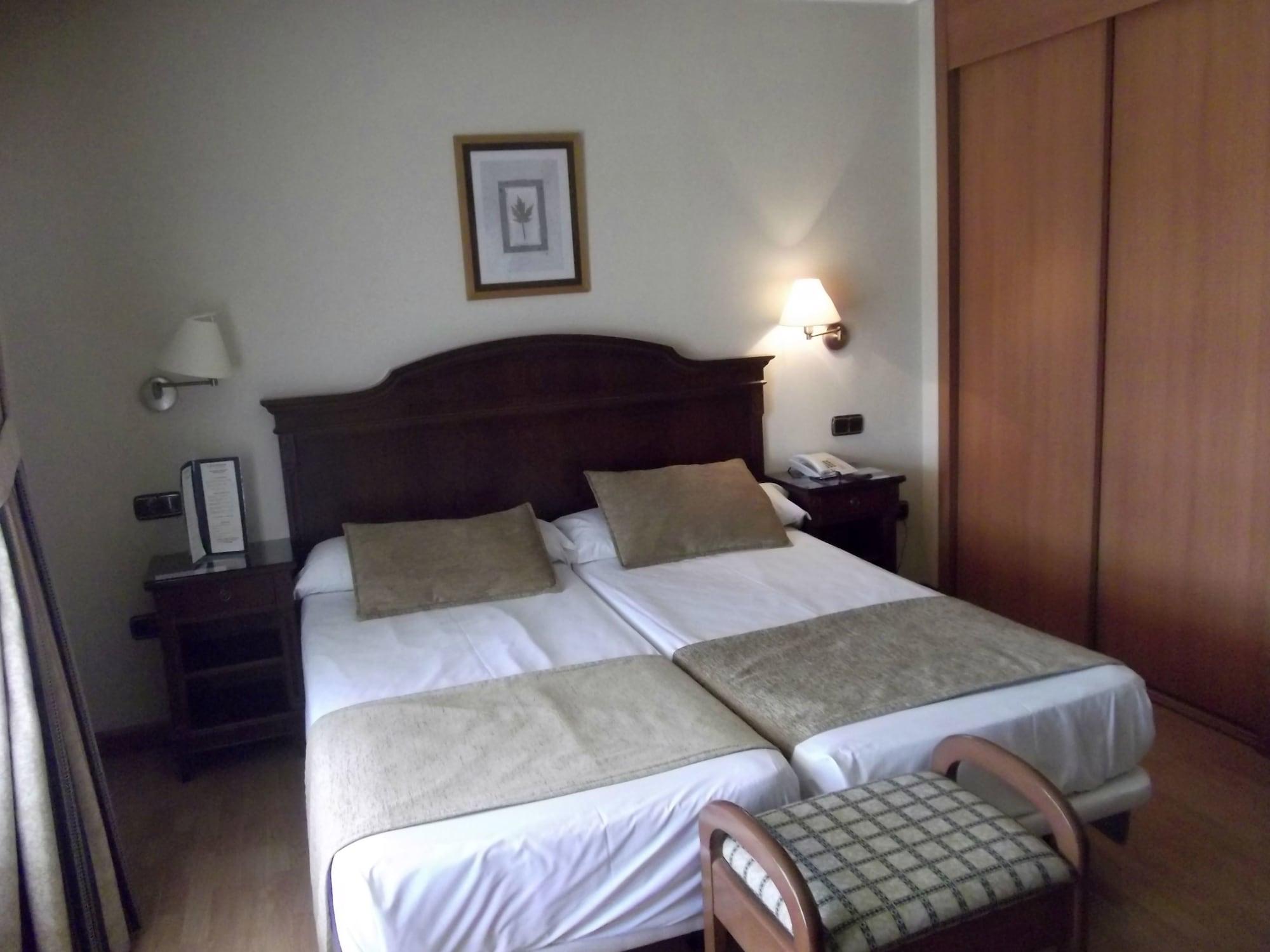 Hotel Lasa Sport Valladolid Bagian luar foto