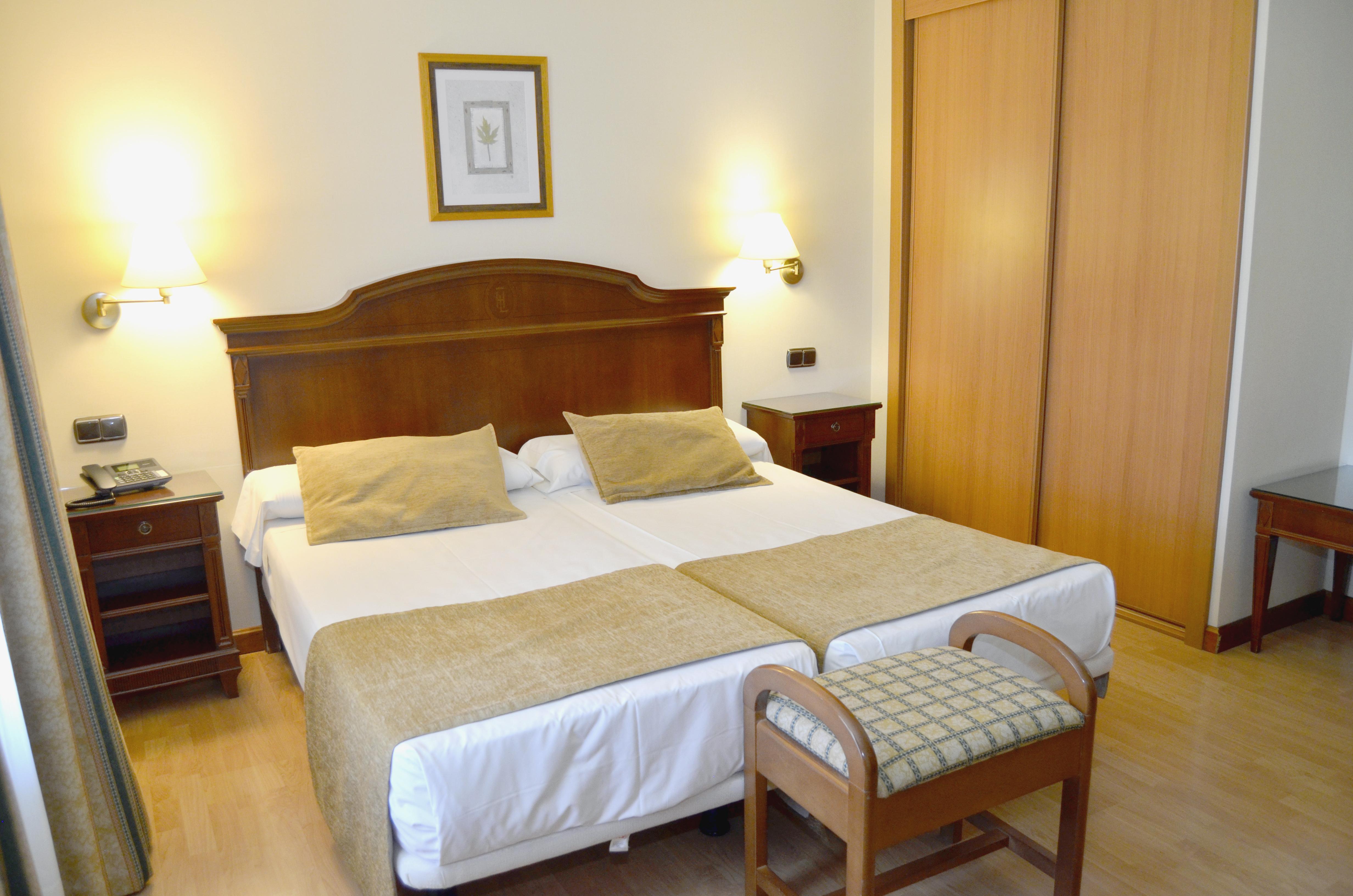 Hotel Lasa Sport Valladolid Bagian luar foto