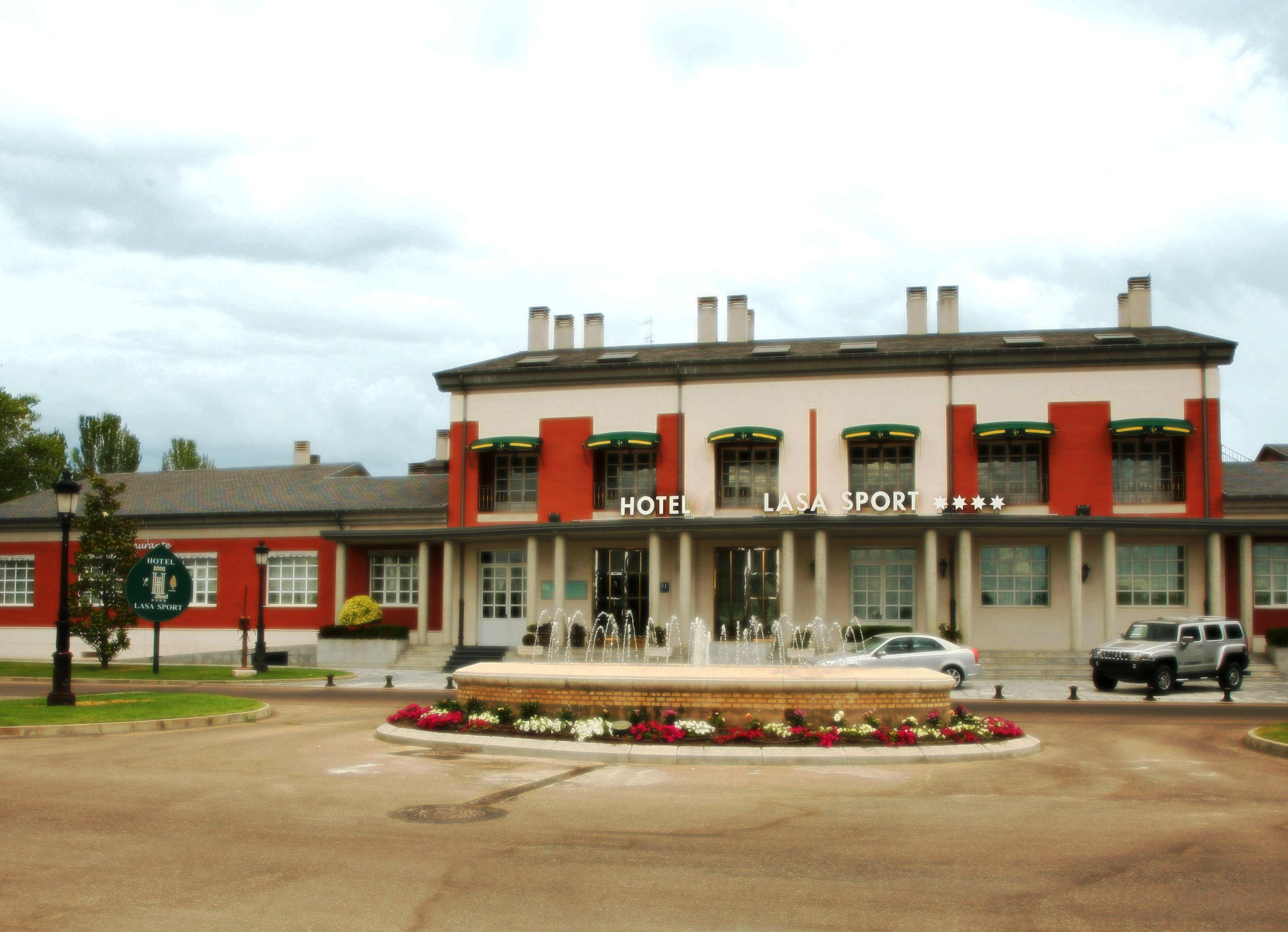 Hotel Lasa Sport Valladolid Bagian luar foto