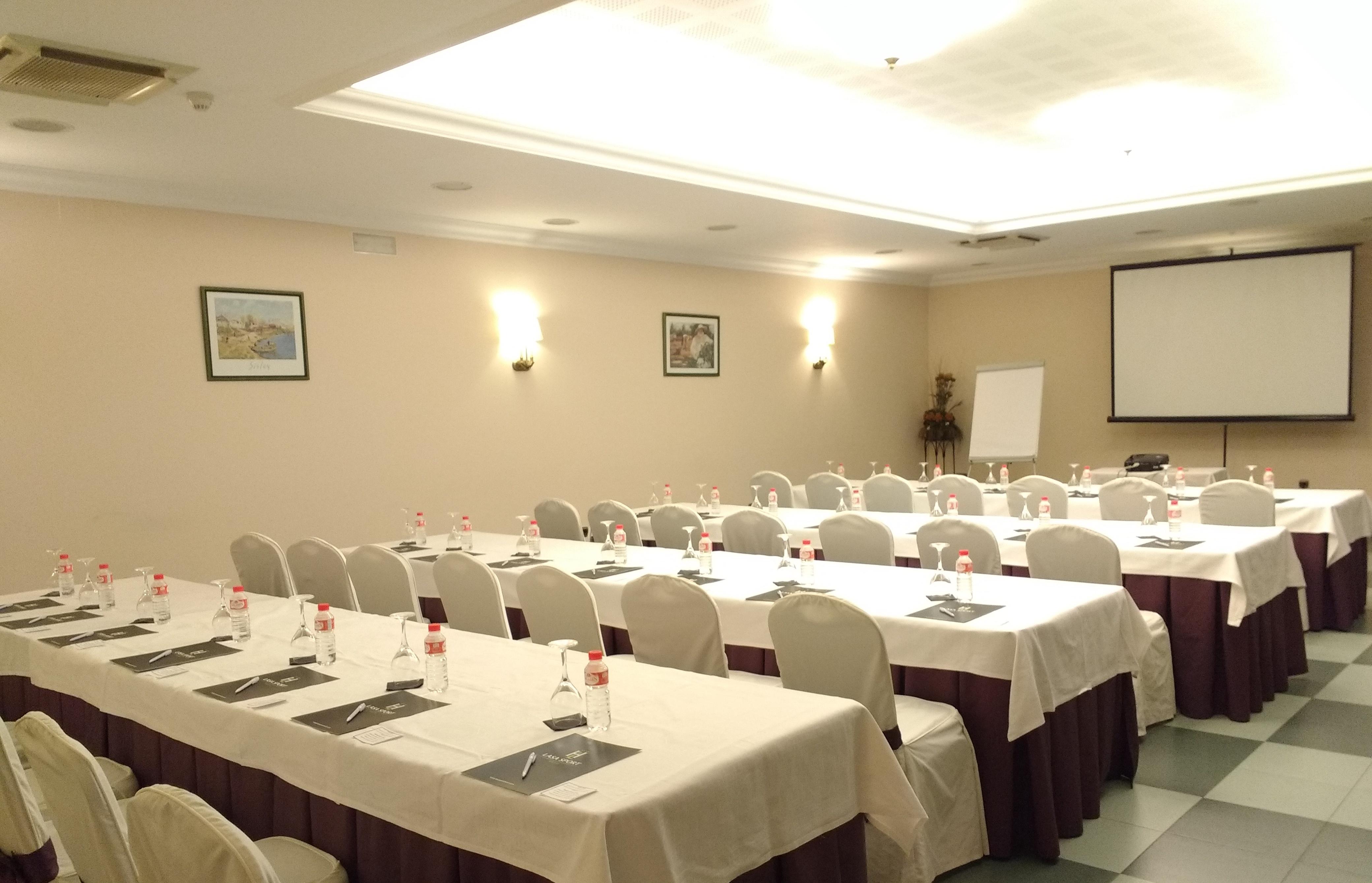 Hotel Lasa Sport Valladolid Bagian luar foto