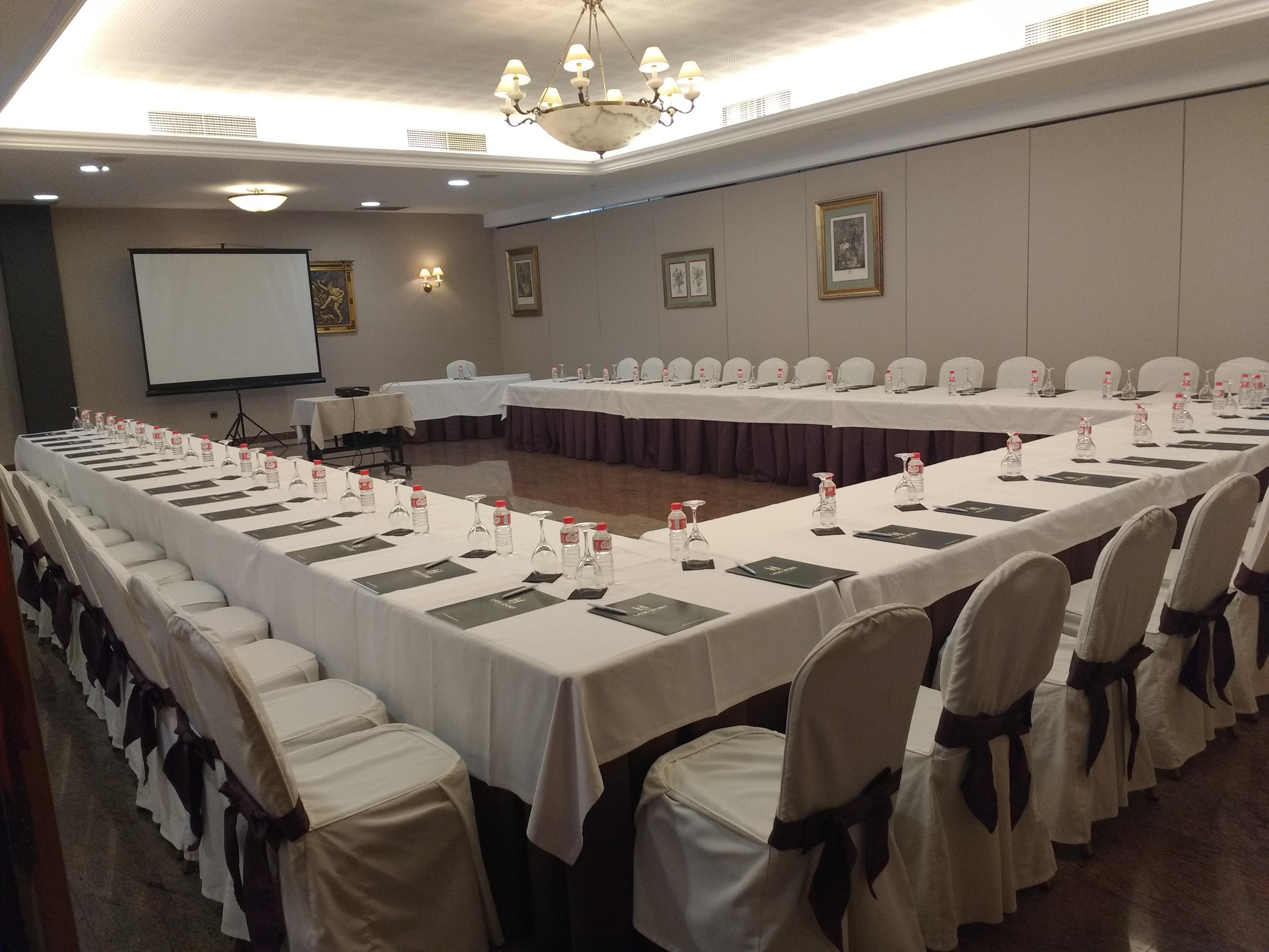 Hotel Lasa Sport Valladolid Bagian luar foto