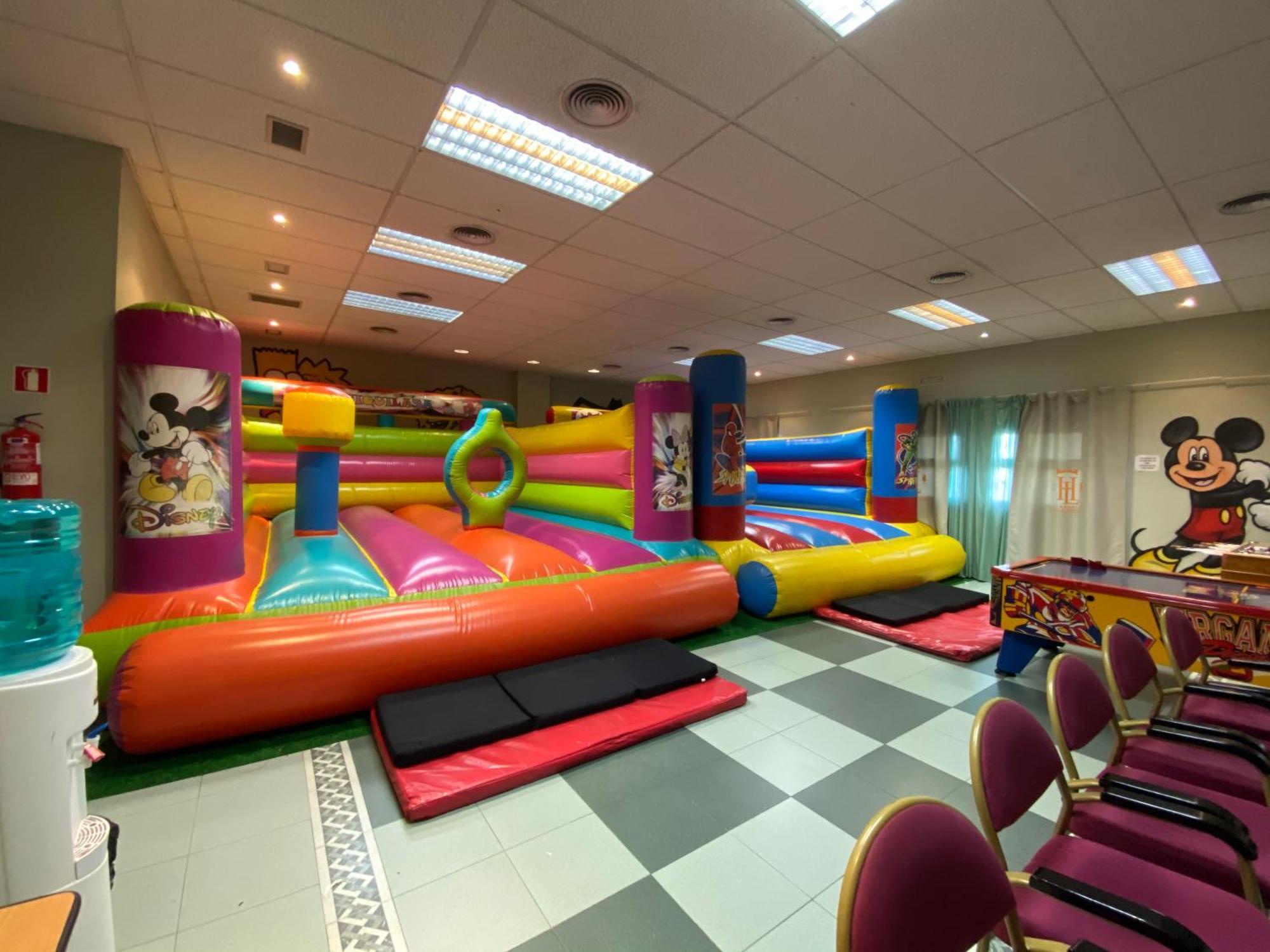 Hotel Lasa Sport Valladolid Bagian luar foto