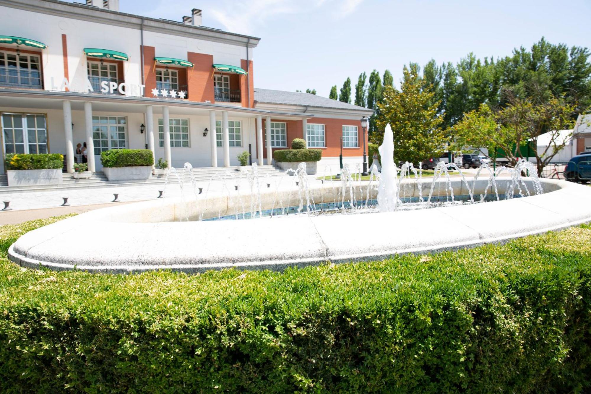 Hotel Lasa Sport Valladolid Bagian luar foto