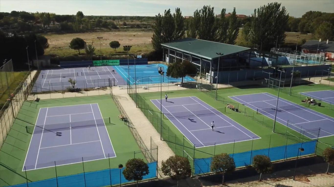 Hotel Lasa Sport Valladolid Bagian luar foto