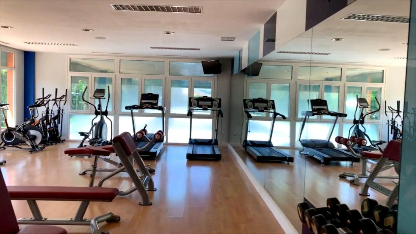 Hotel Lasa Sport Valladolid Bagian luar foto