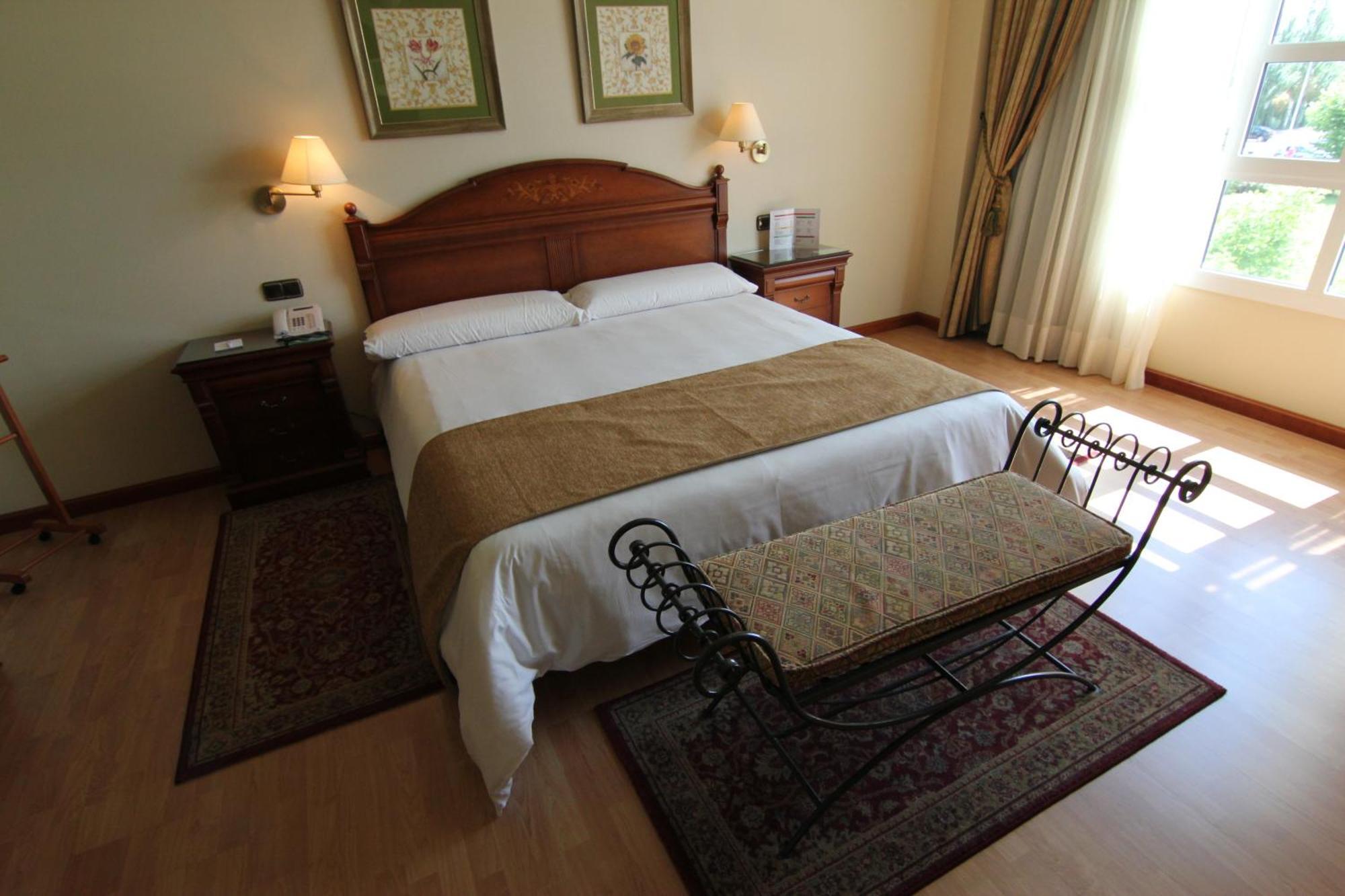 Hotel Lasa Sport Valladolid Bagian luar foto