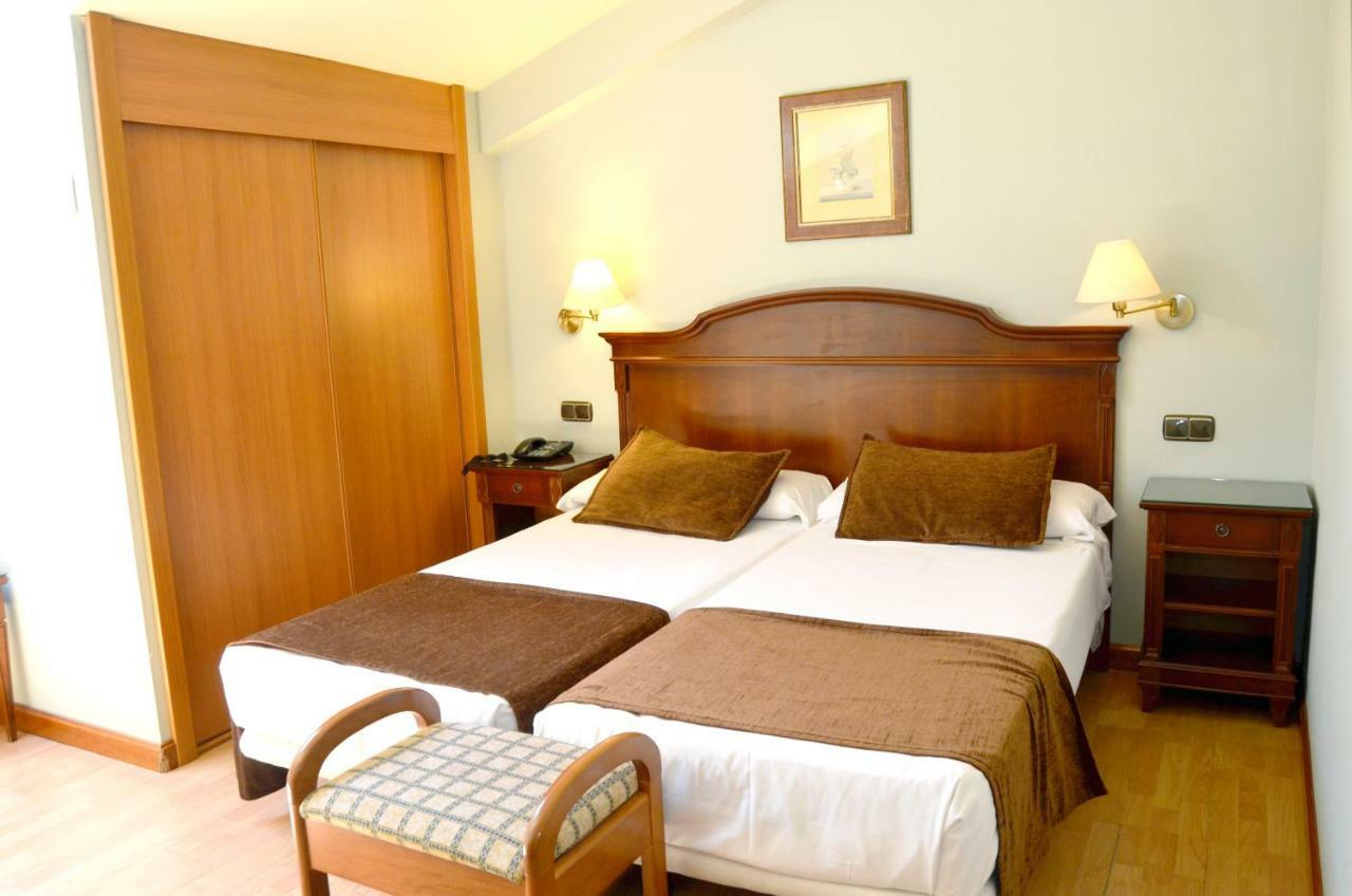 Hotel Lasa Sport Valladolid Bagian luar foto