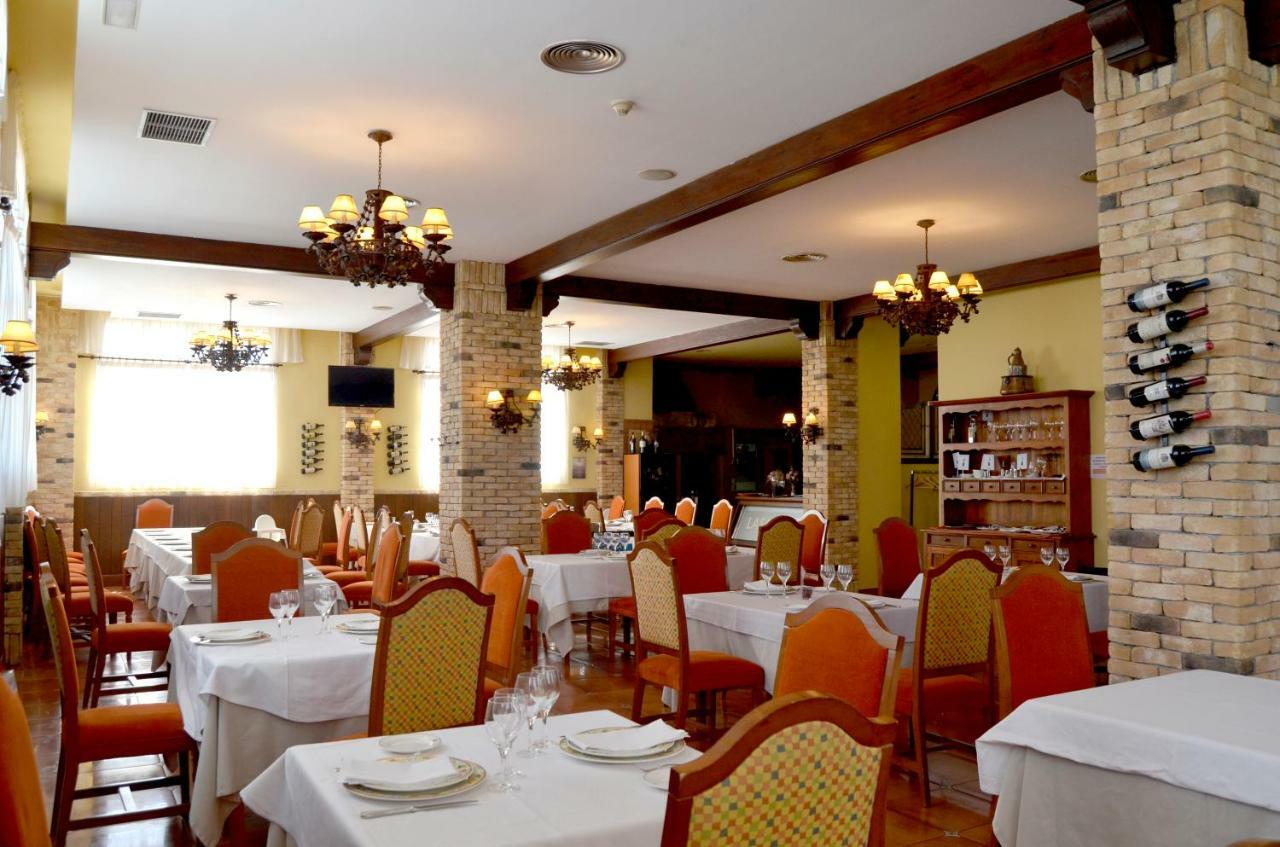 Hotel Lasa Sport Valladolid Bagian luar foto