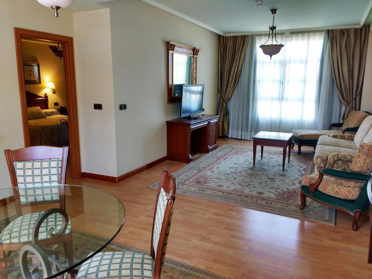 Hotel Lasa Sport Valladolid Bagian luar foto